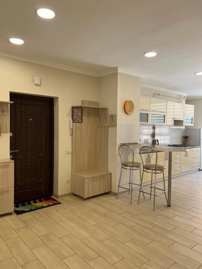 затишні Two Apartment Chernivtsi