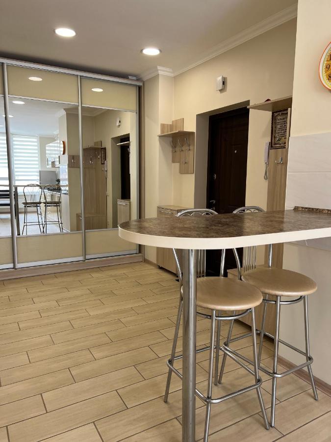 затишні Two Apartment *