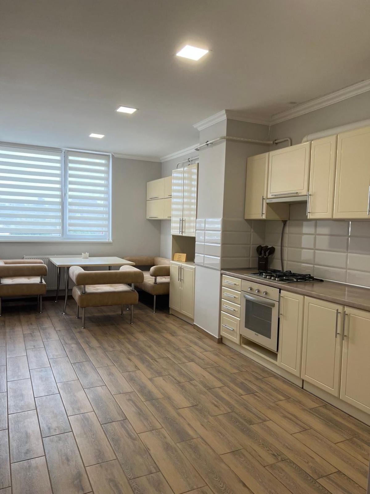 затишні Two Apartment *